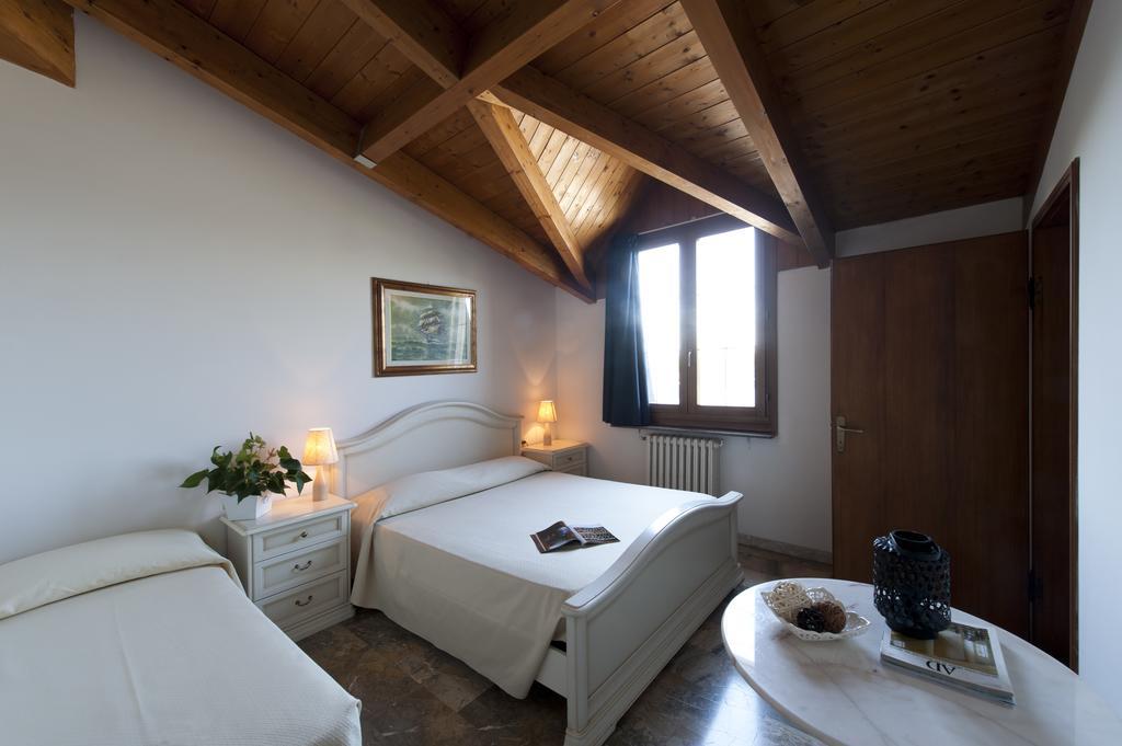 Hotel Caselle Сан Ладзаро ди Савена Стая снимка