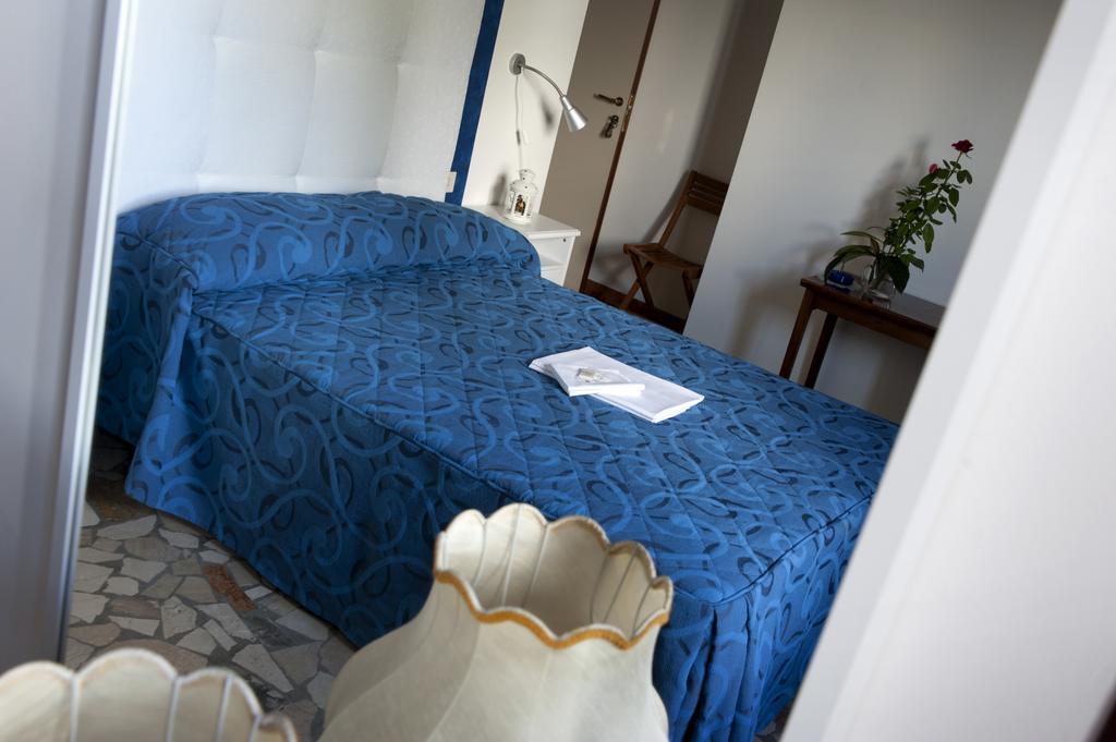 Hotel Caselle Сан Ладзаро ди Савена Стая снимка