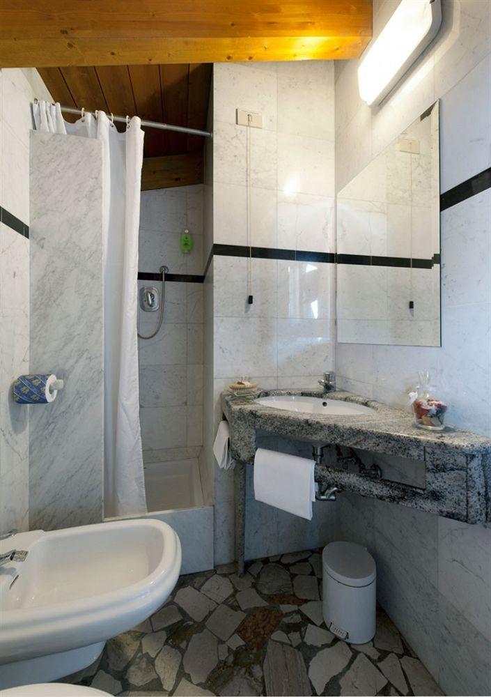 Hotel Caselle Сан Ладзаро ди Савена Екстериор снимка