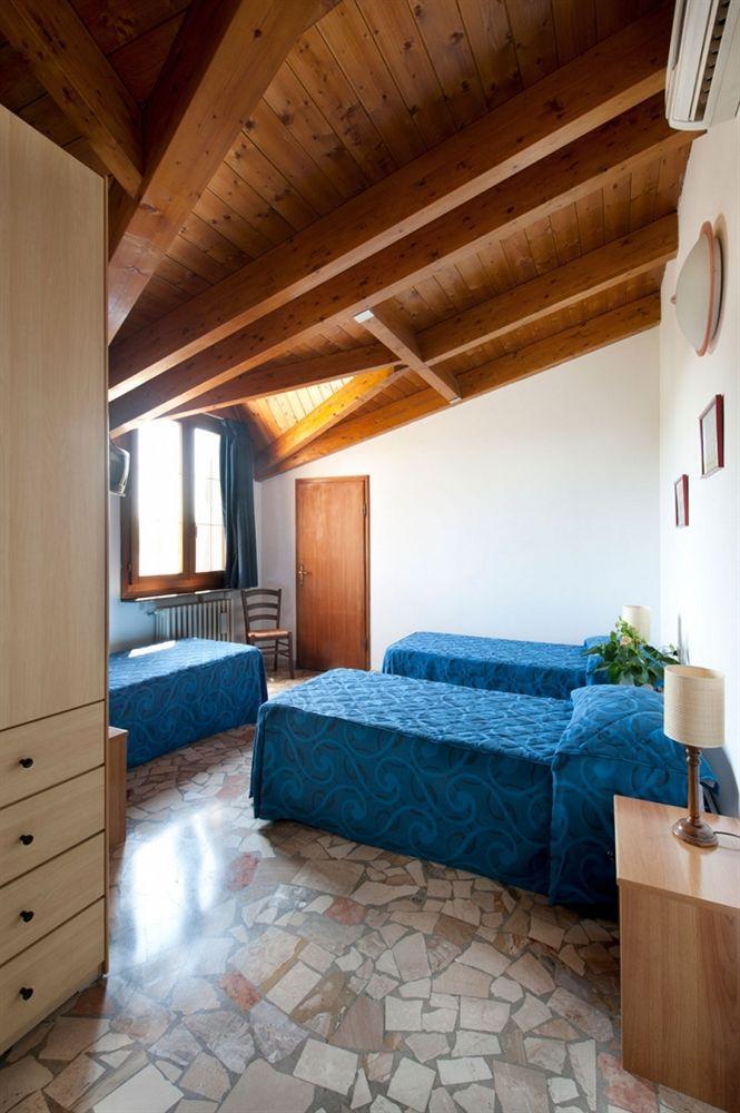 Hotel Caselle Сан Ладзаро ди Савена Екстериор снимка